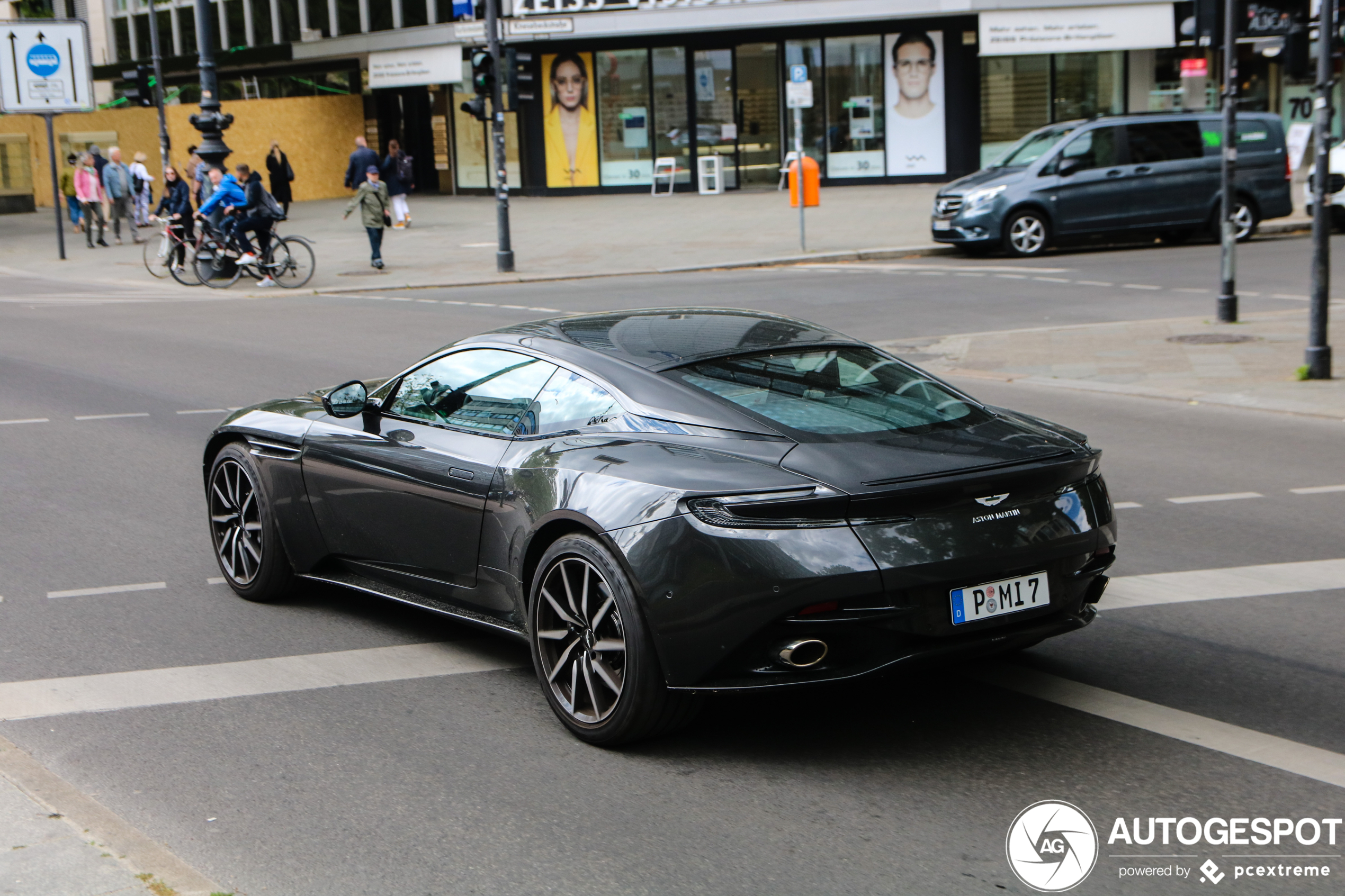 Aston Martin DB11 V8