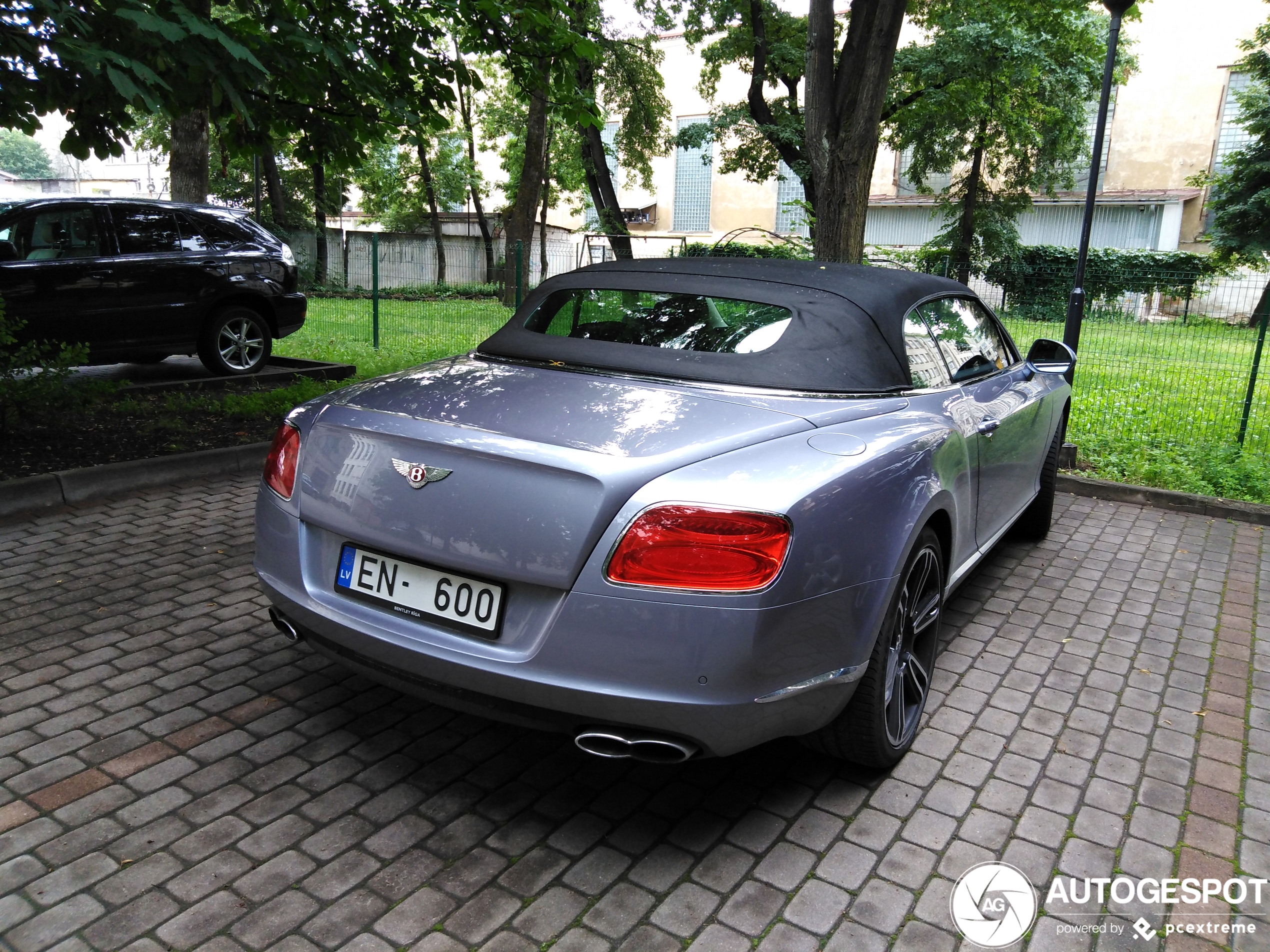 Bentley Continental GTC V8