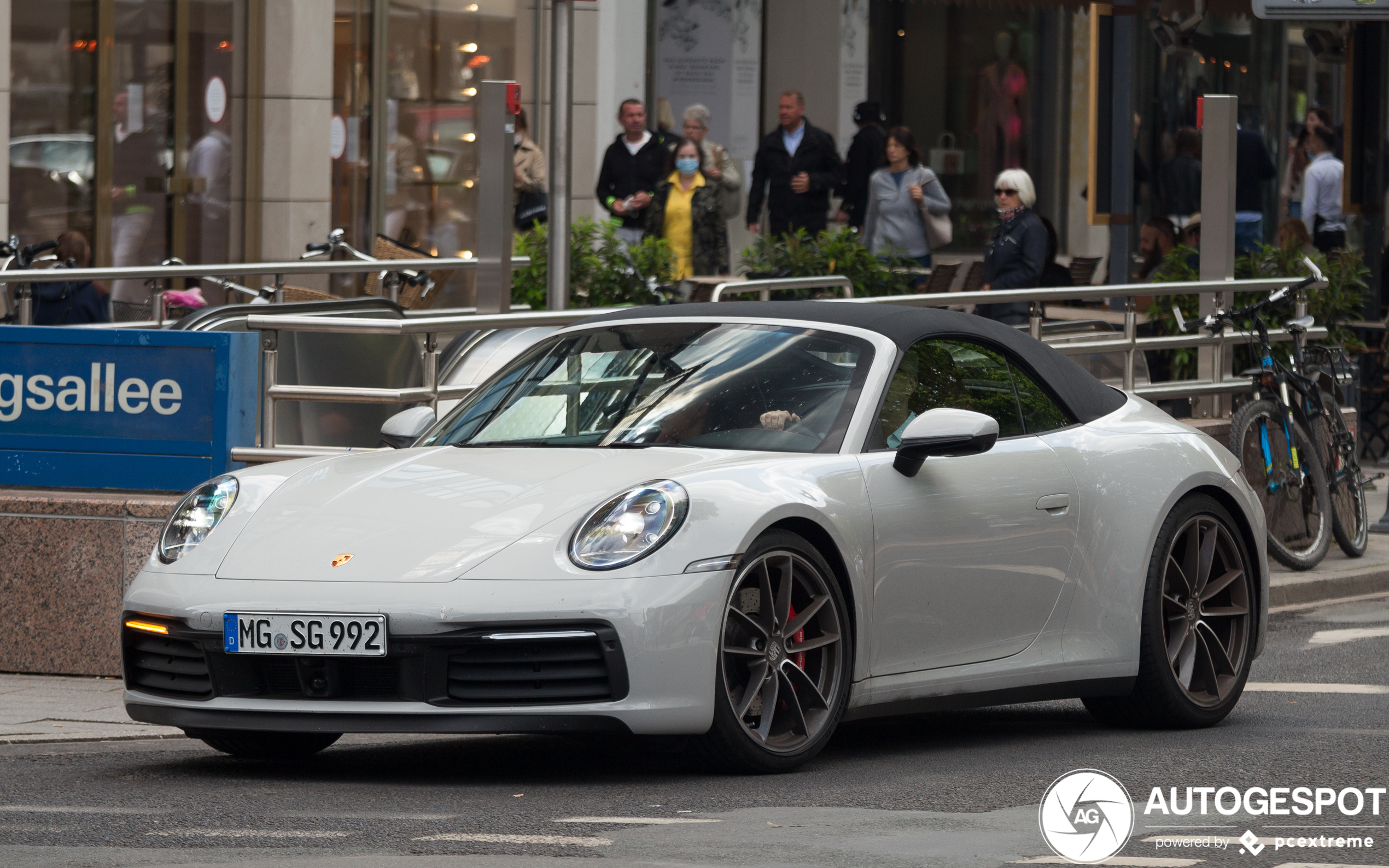 Porsche 992 Carrera 4S Cabriolet