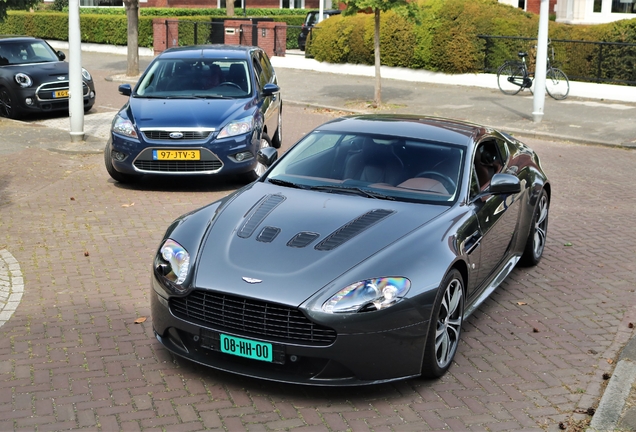 Aston Martin V12 Vantage