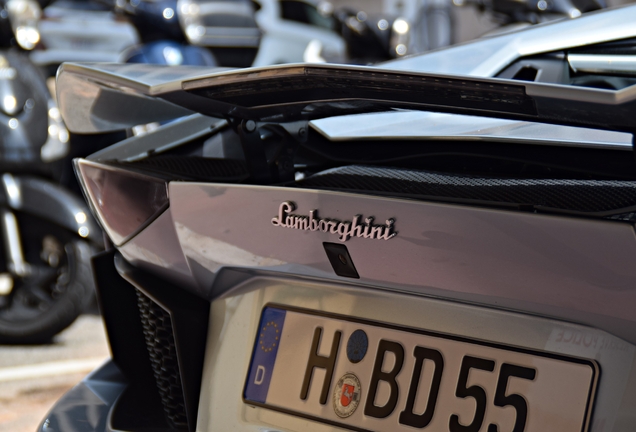 Lamborghini Aventador LP700-4 Roadster