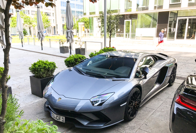 Lamborghini Aventador S LP740-4