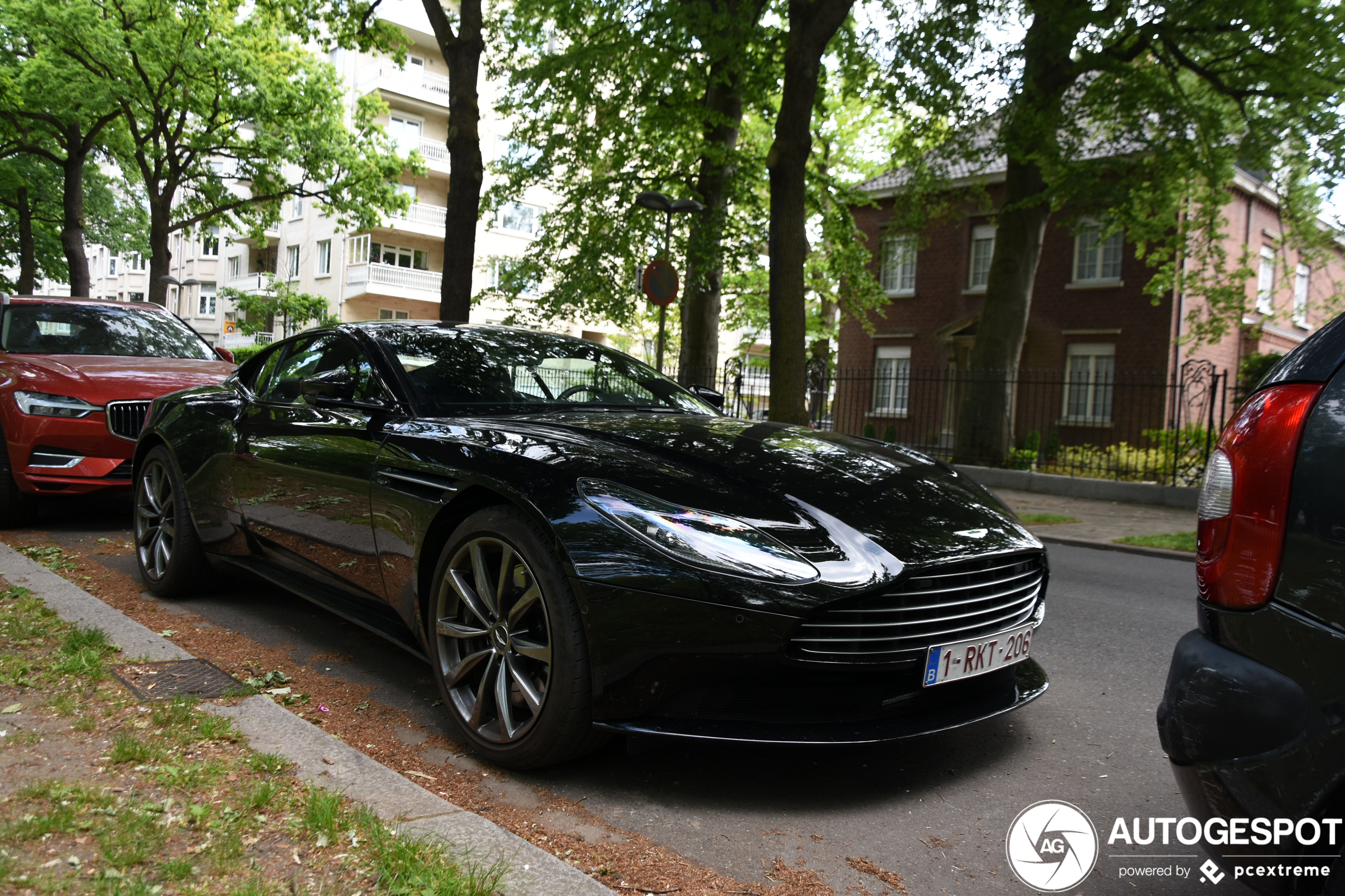 Aston Martin DB11 V8