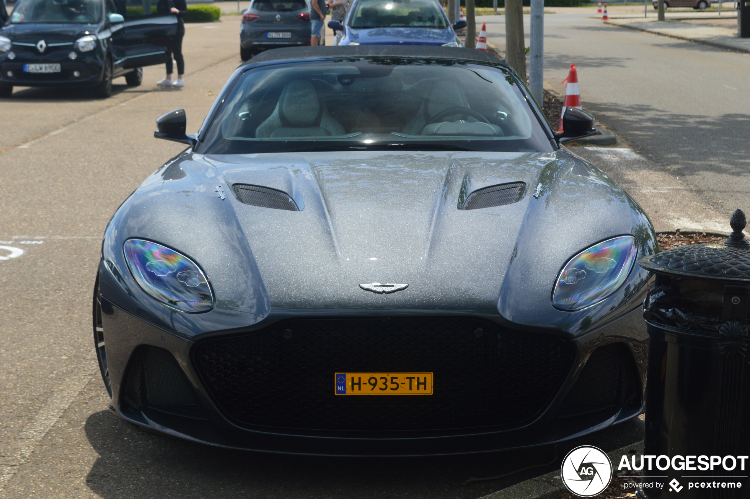 Aston Martin DBS Superleggera Volante