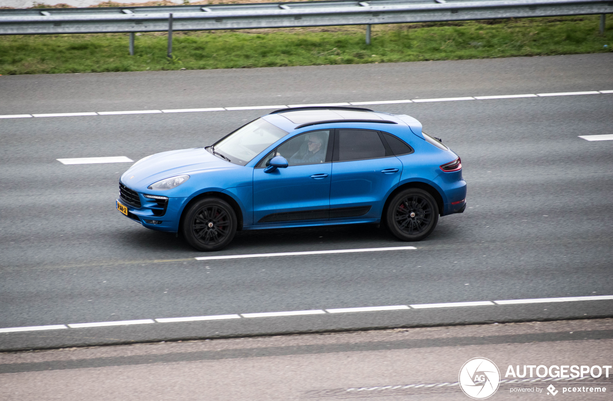 Porsche 95B Macan Turbo