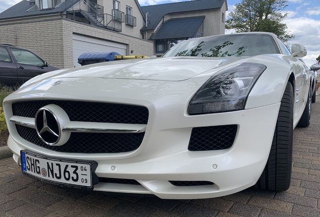 Mercedes-Benz SLS AMG