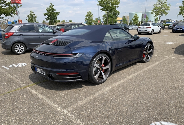 Porsche 992 Carrera 4S Cabriolet