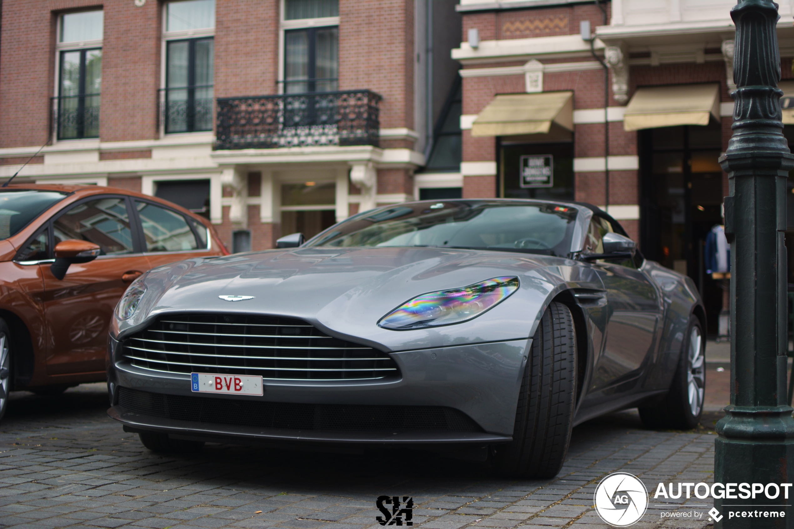 Aston Martin DB11 V8 Volante