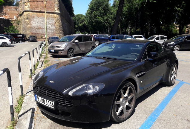 Aston Martin V8 Vantage