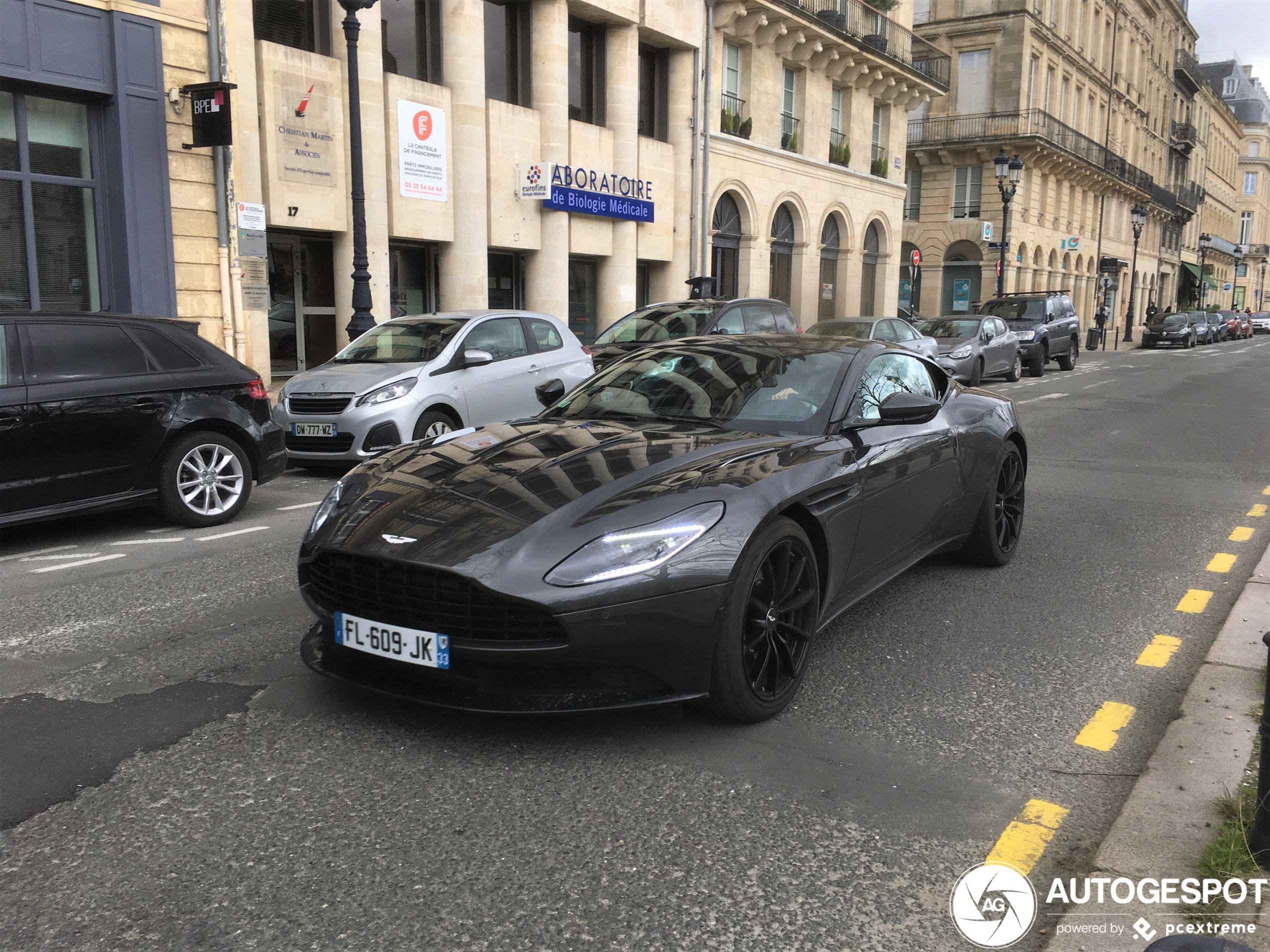 Aston Martin DB11 AMR