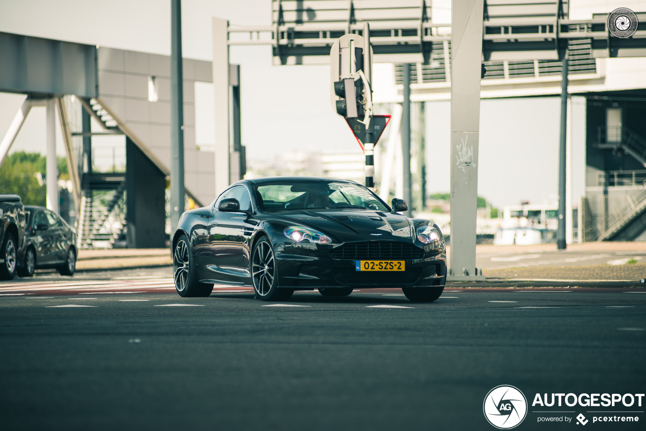 Aston Martin DBS Carbon Black Edition