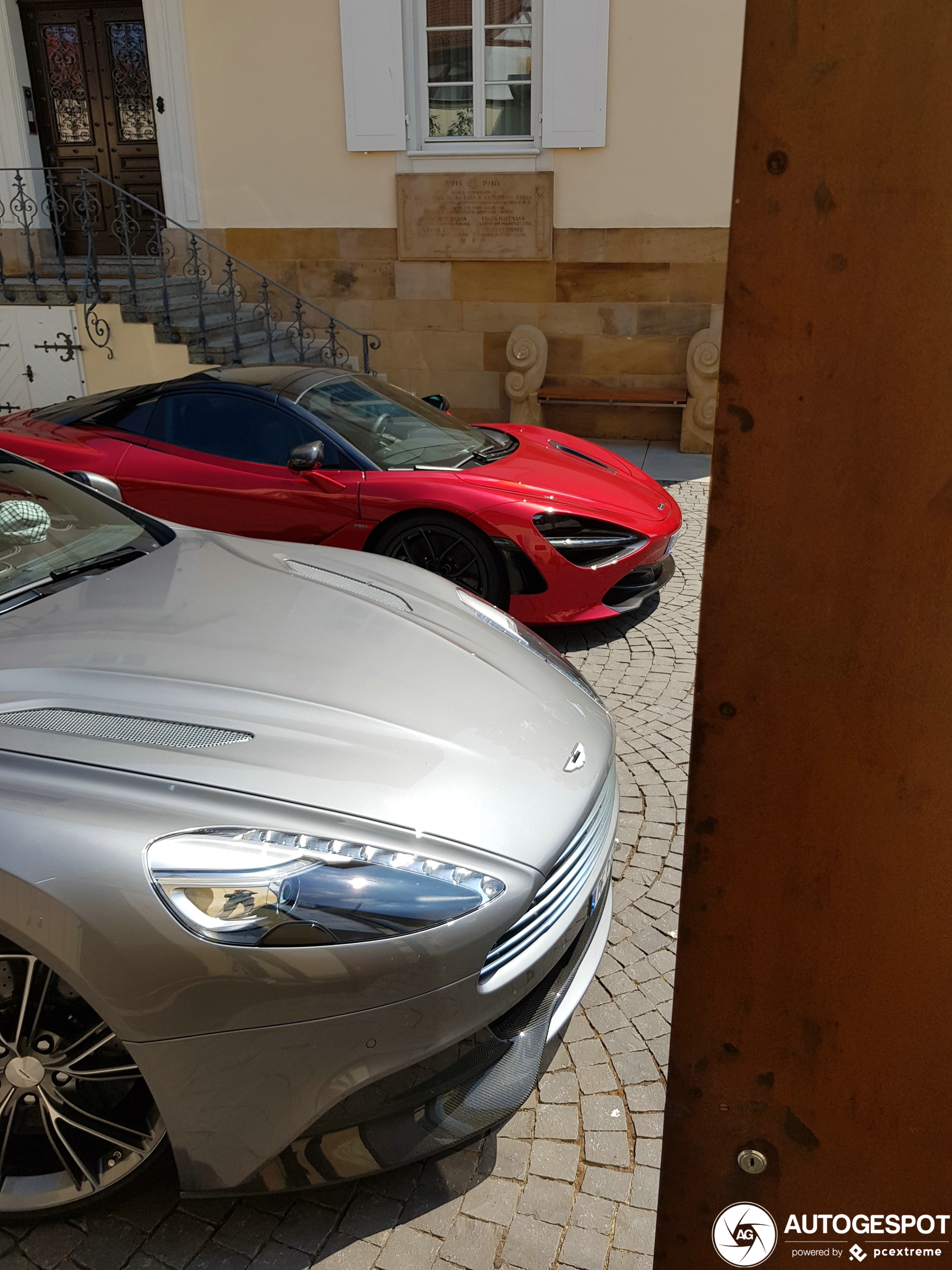 Aston Martin Vanquish Volante