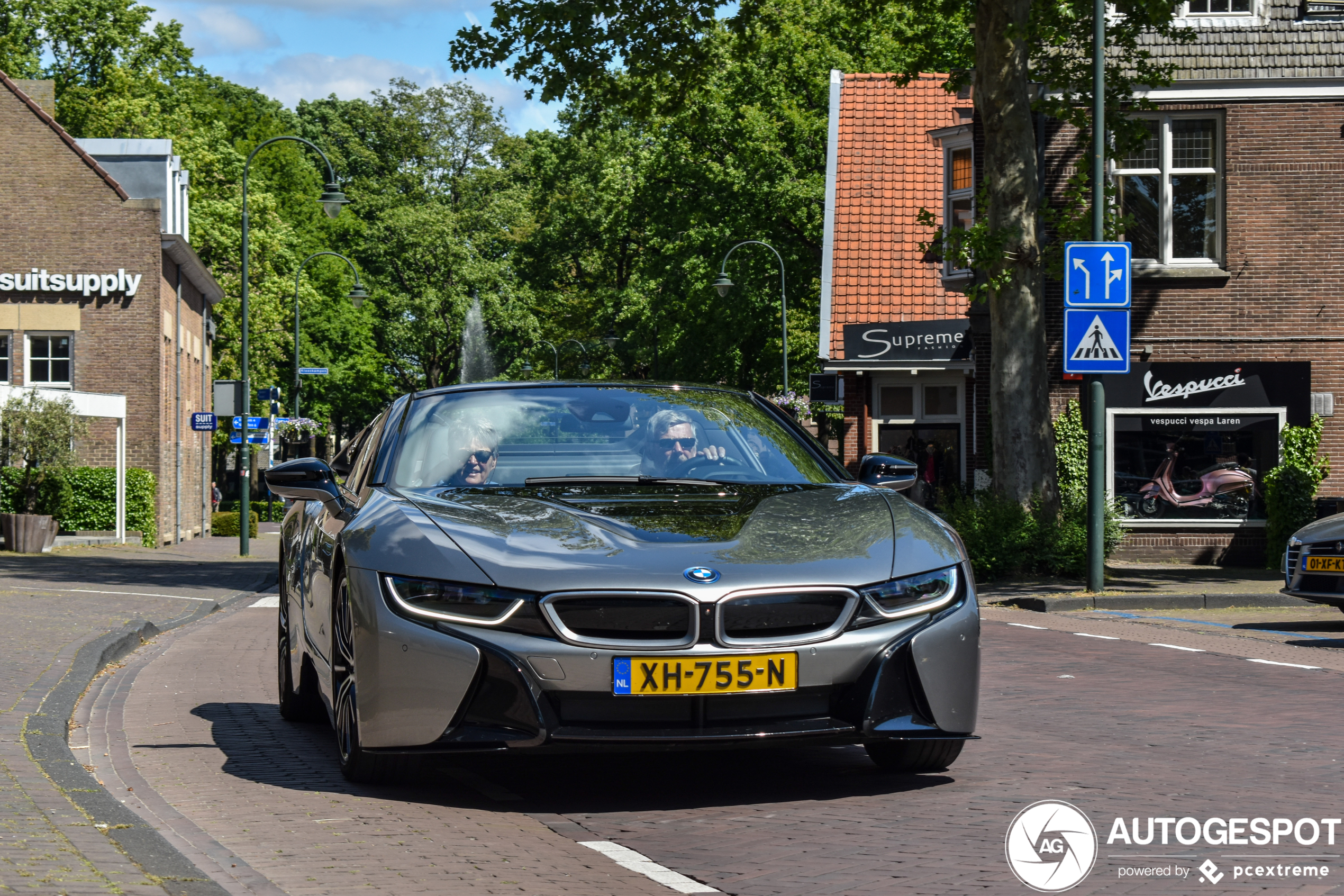 BMW i8 Roadster