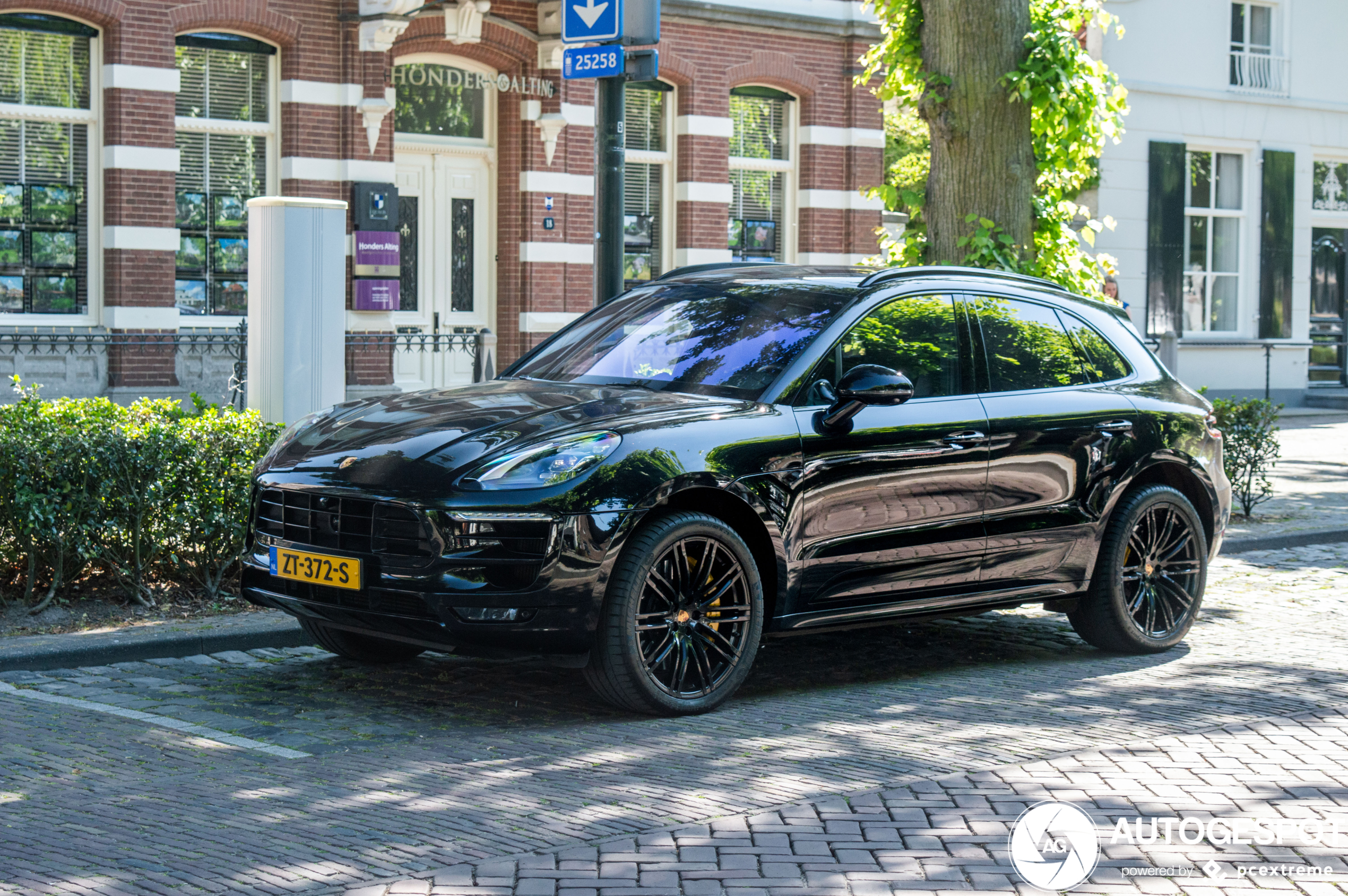 Porsche 95B Macan Turbo