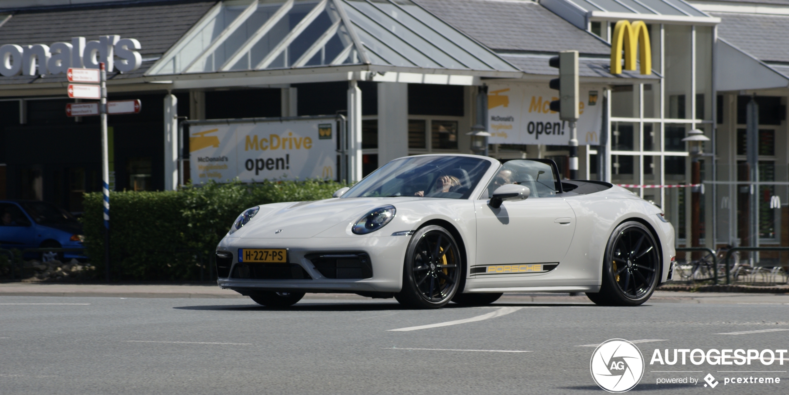 Porsche 992 Carrera 4S Cabriolet