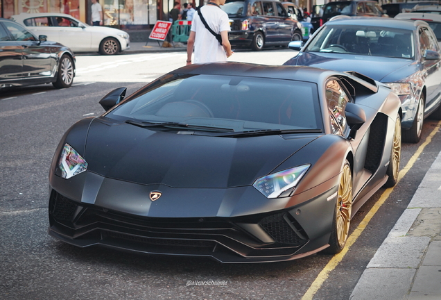 Lamborghini Aventador S LP740-4