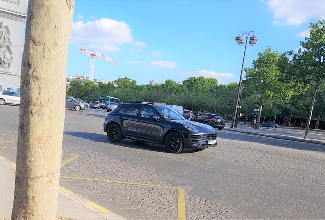 Porsche 95B Macan GTS