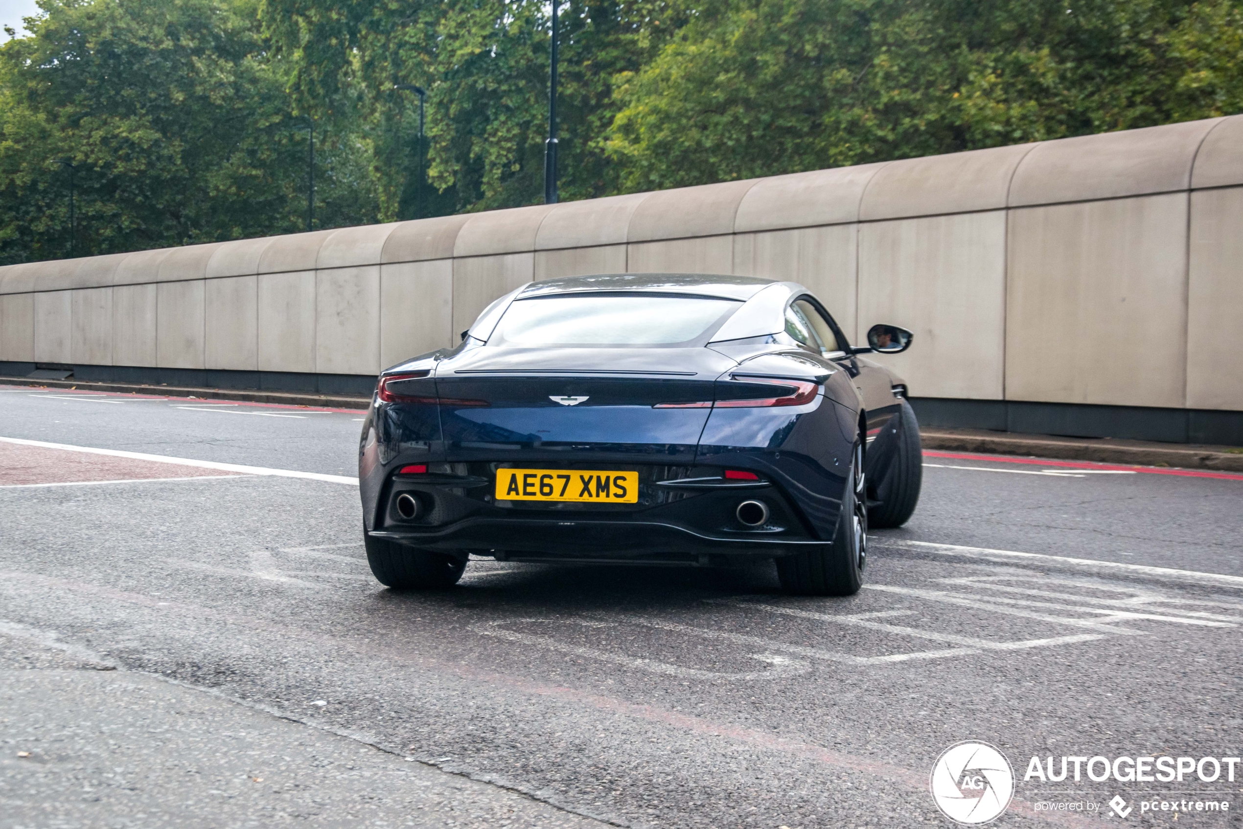 Aston Martin DB11