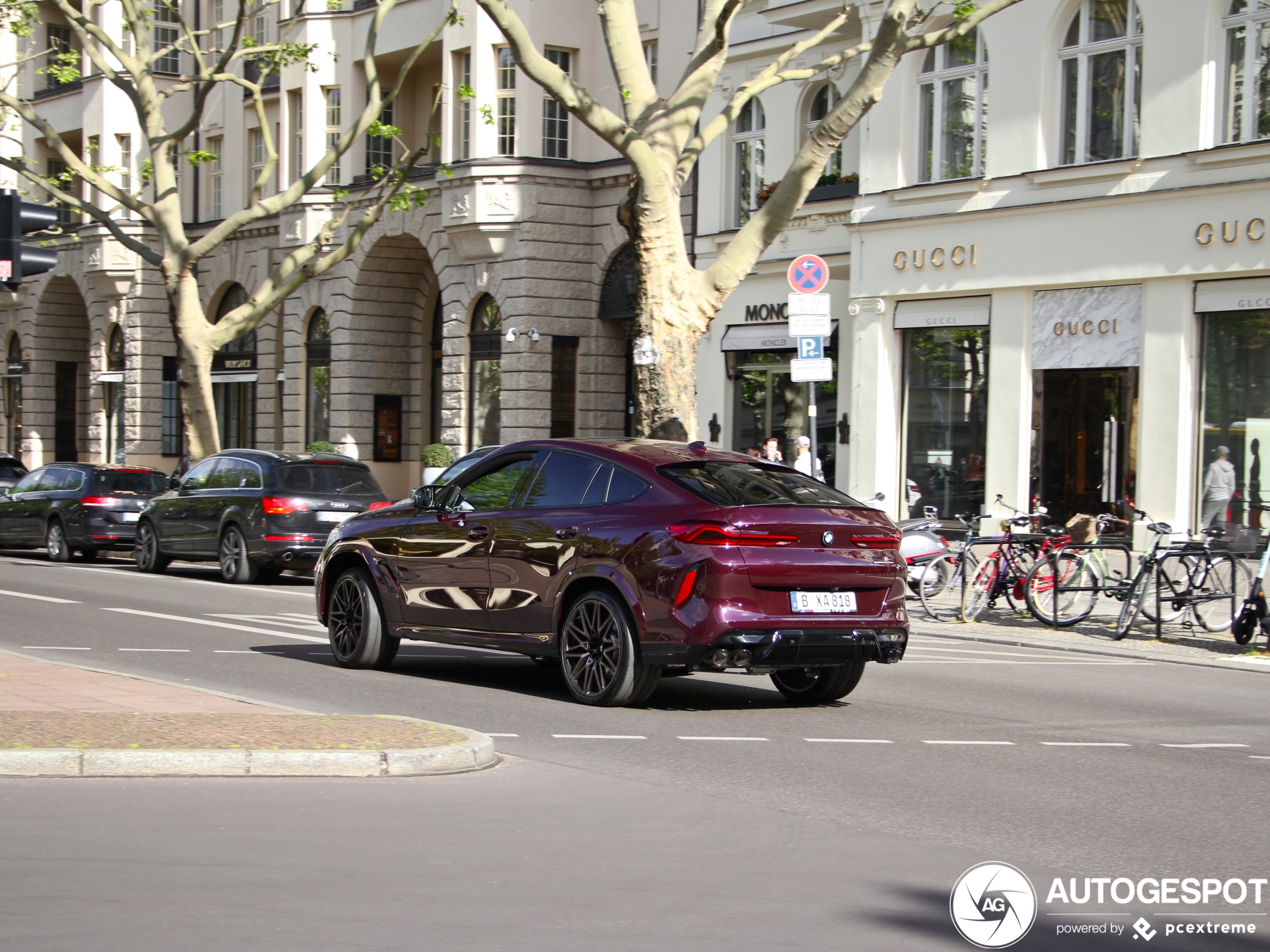 BMW X6 M Competition ziet er lekker uit op straat