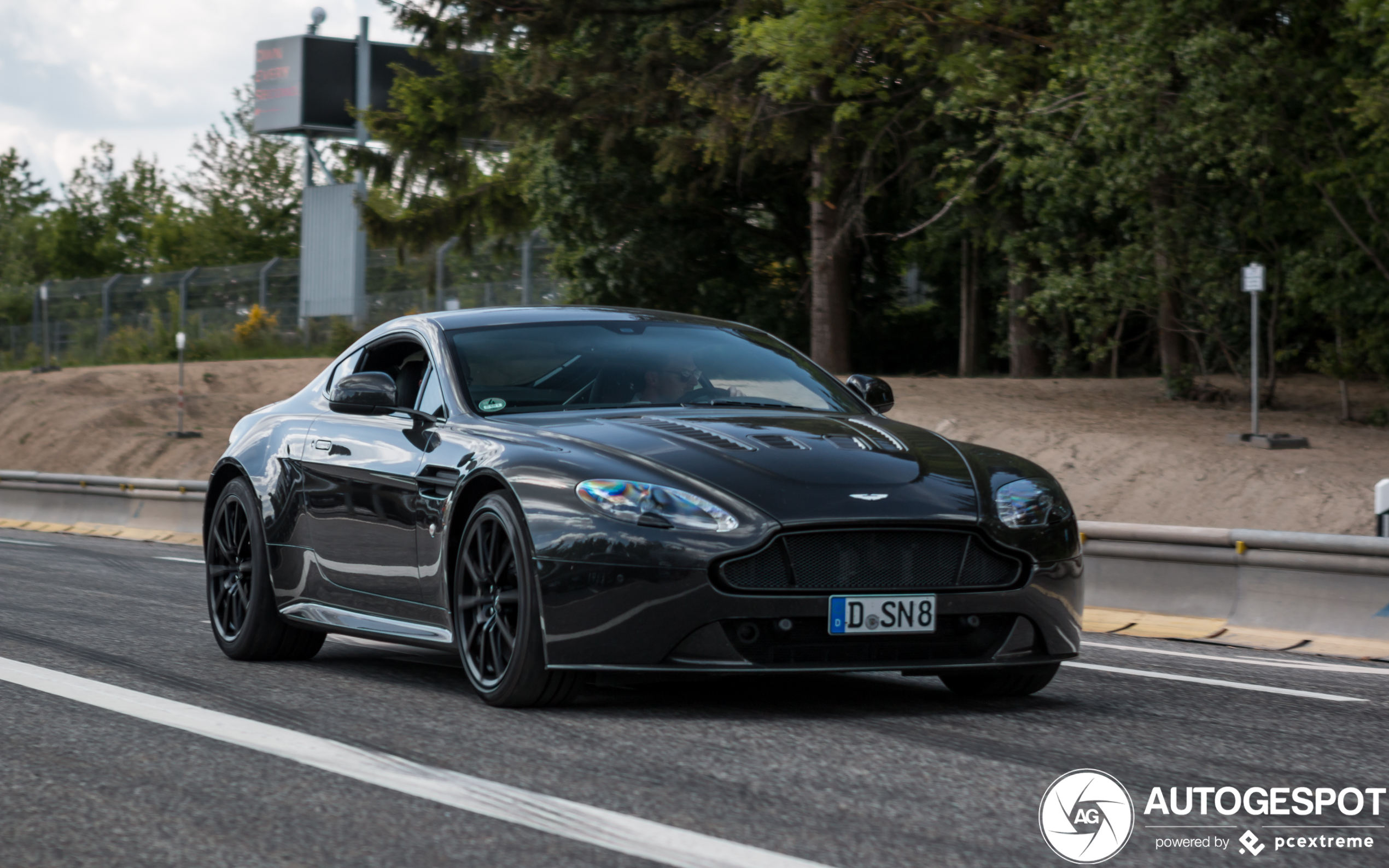 Aston Martin V12 Vantage S