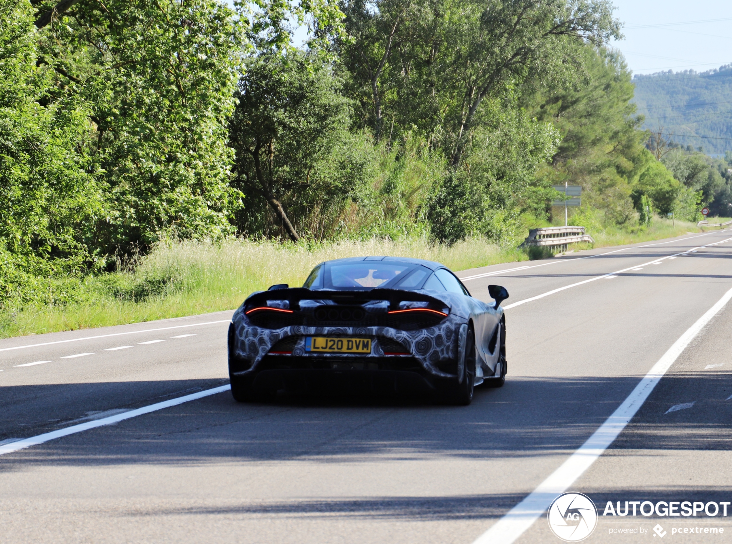 McLAren 765LT mag nog niet zonder camouflage de weg op