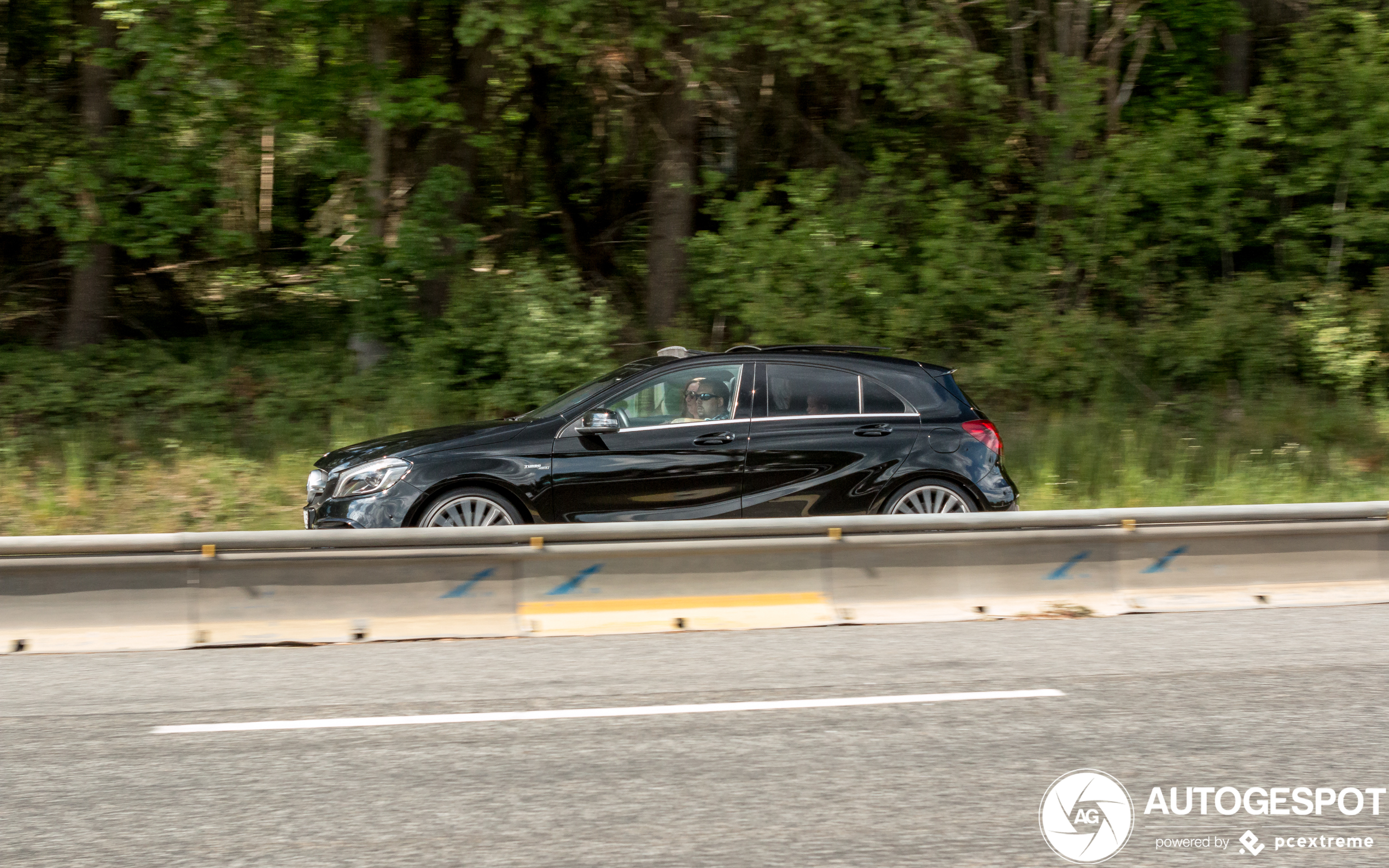 Mercedes-AMG A 45 W176 2015