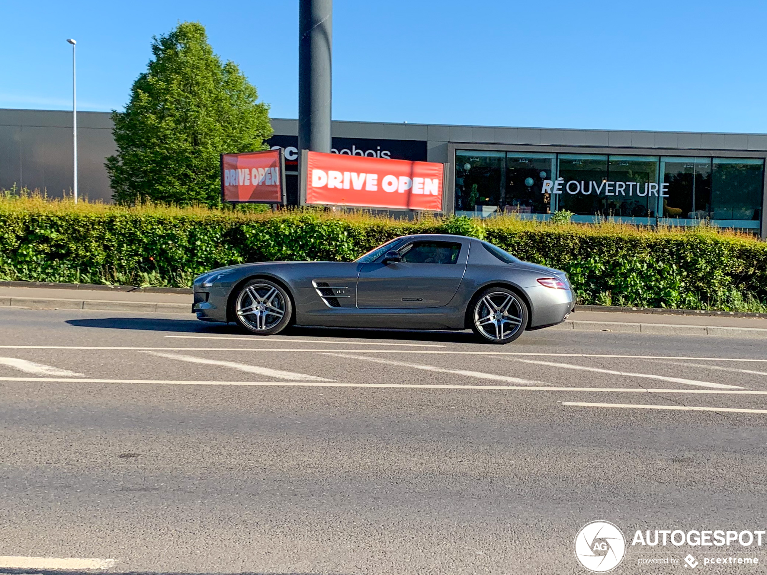 Mercedes-Benz SLS AMG