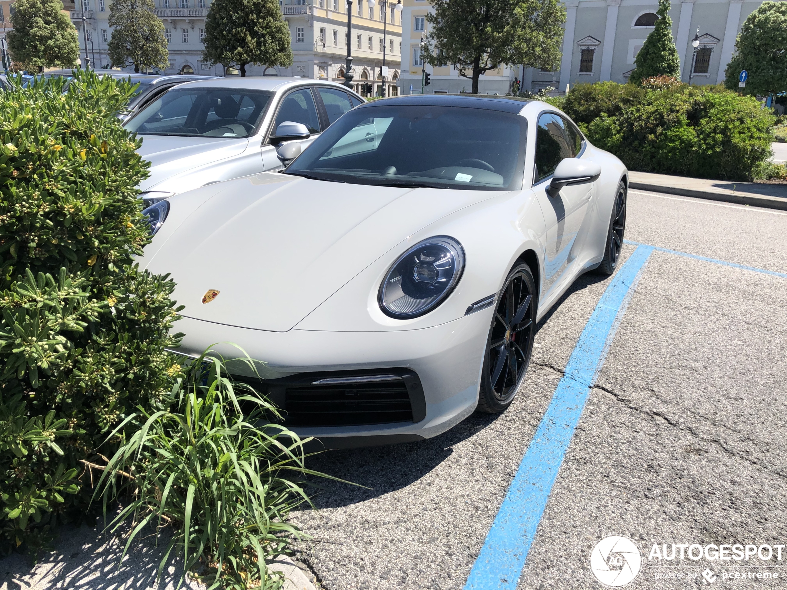 Porsche 992 Carrera 4S