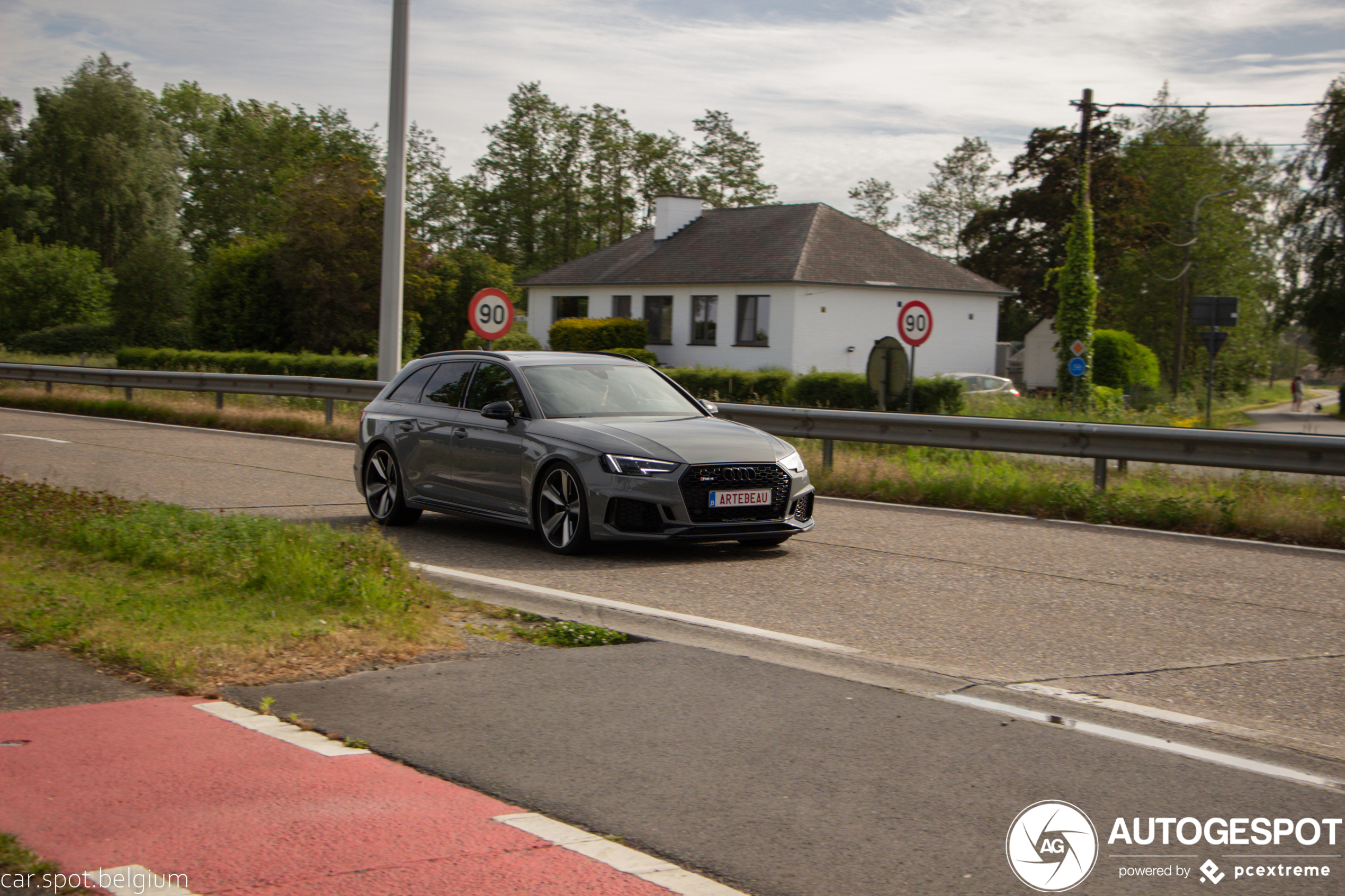 Audi RS4 Avant B9