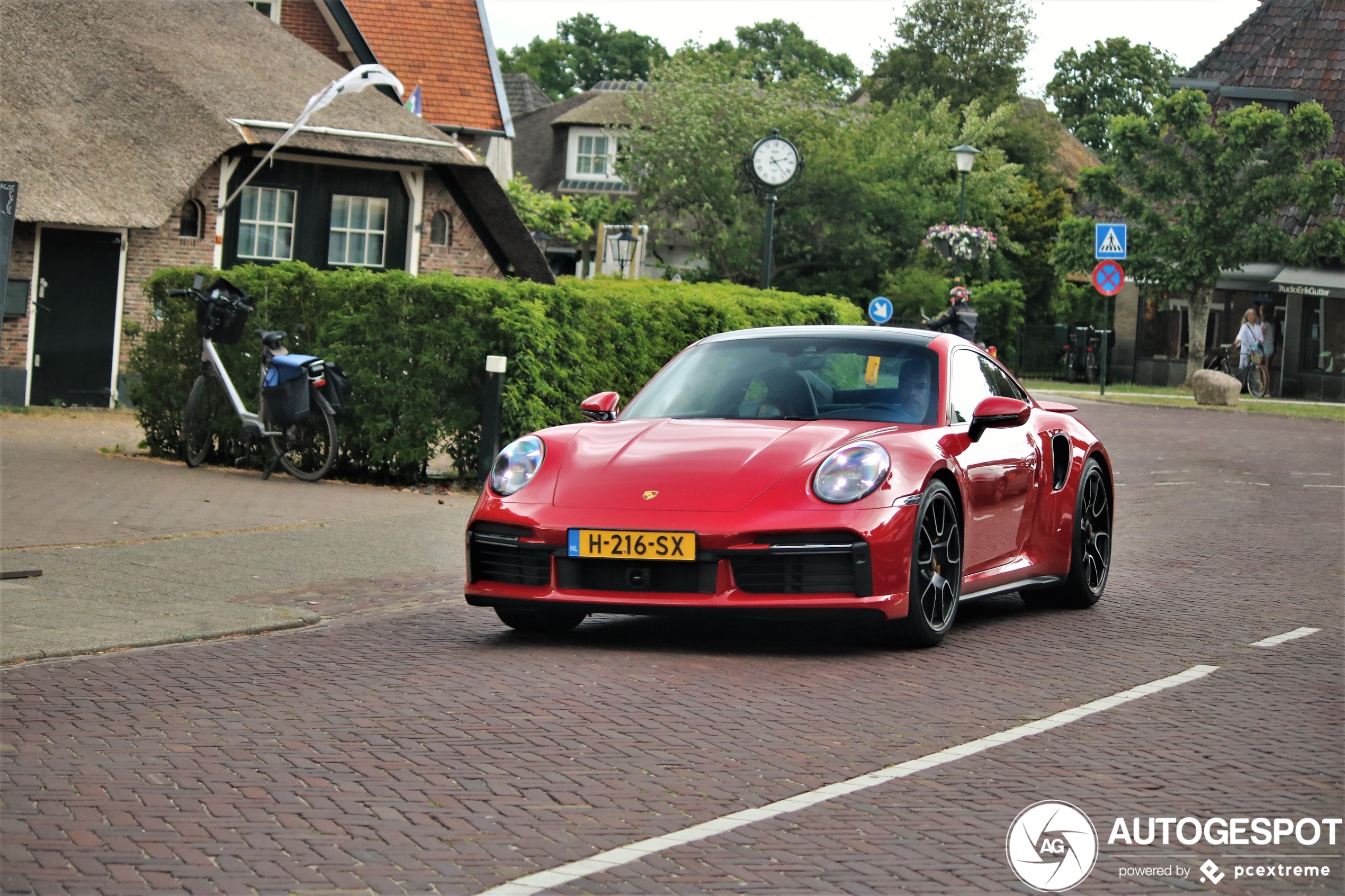 De stormvloed van Porsches 992 Turbo S is nabij