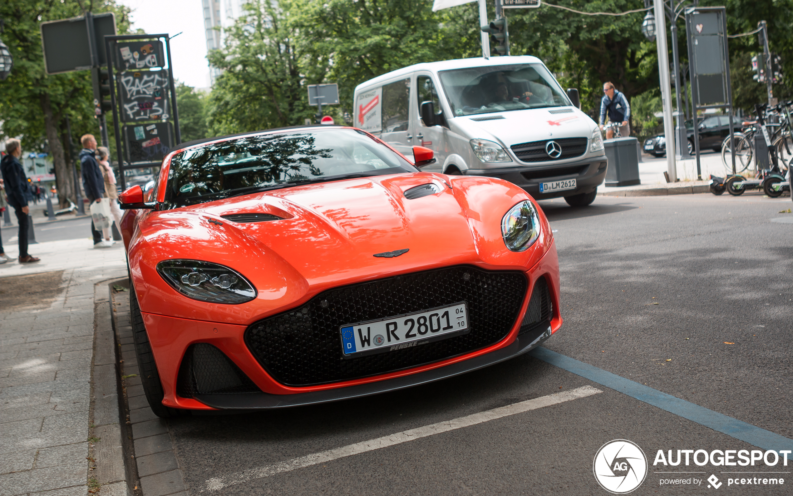 Aston Martin DBS Superleggera Volante