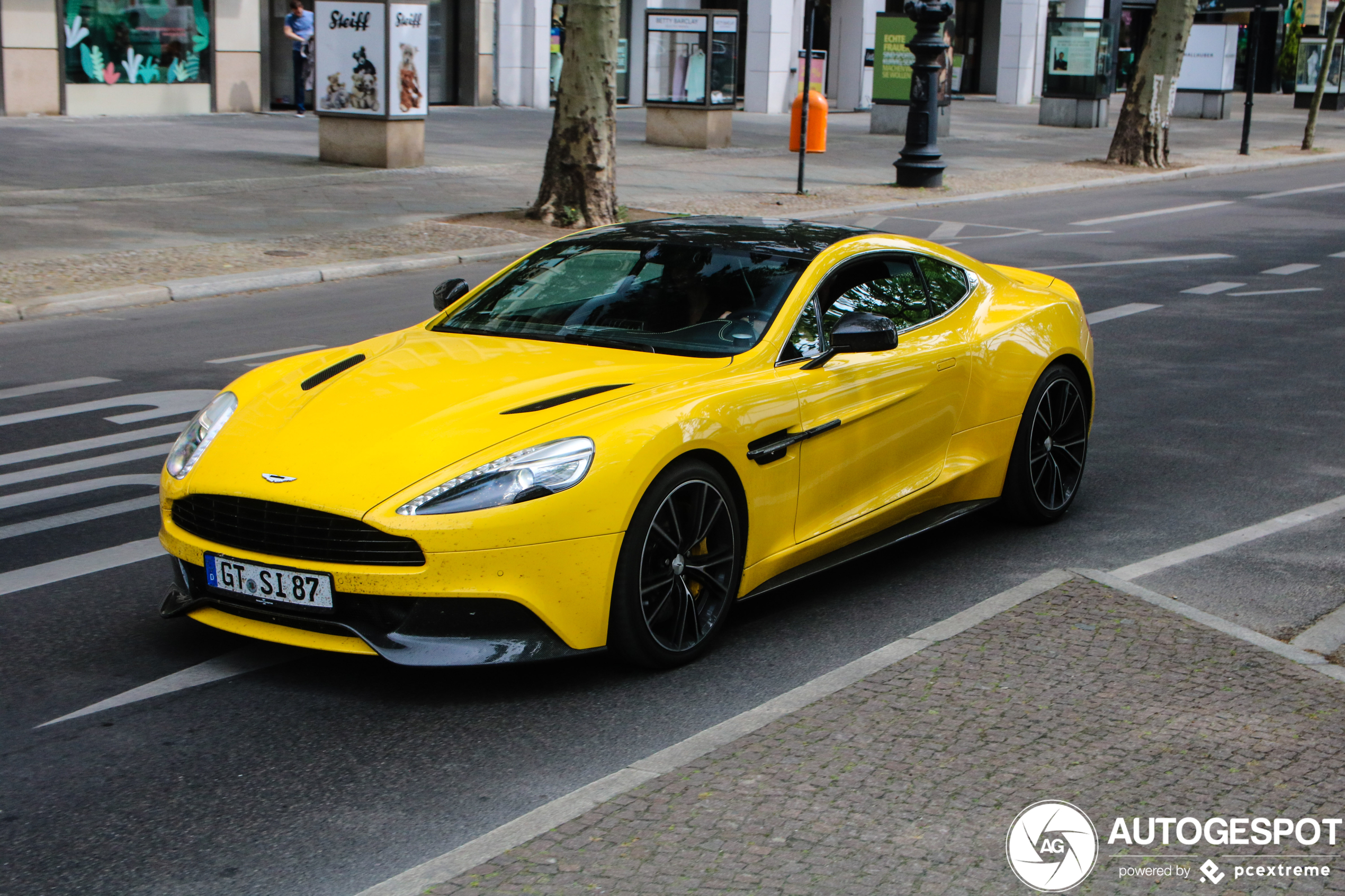 Aston Martin Vanquish 2013