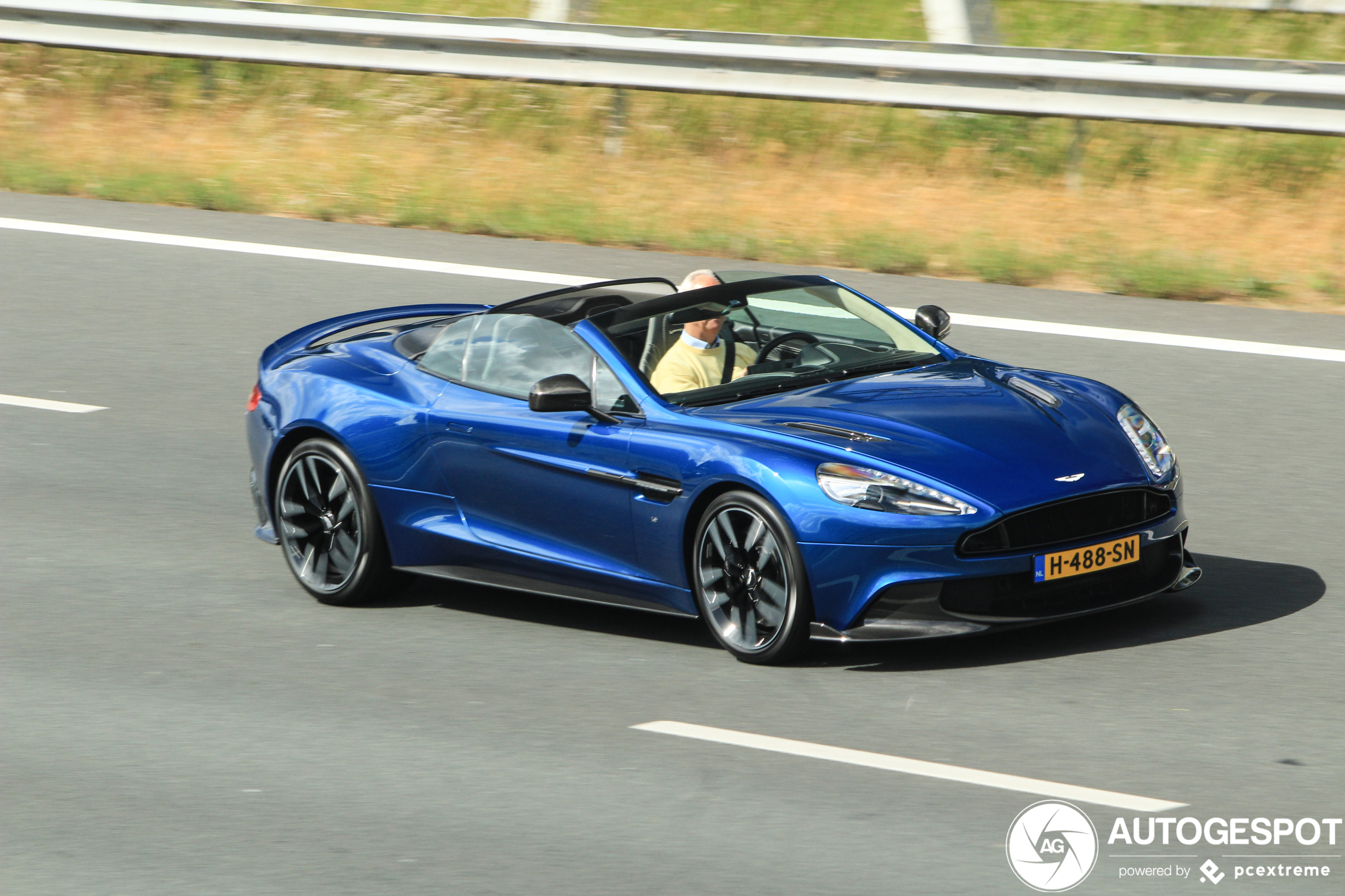 Aston Martin Vanquish S Volante 2017