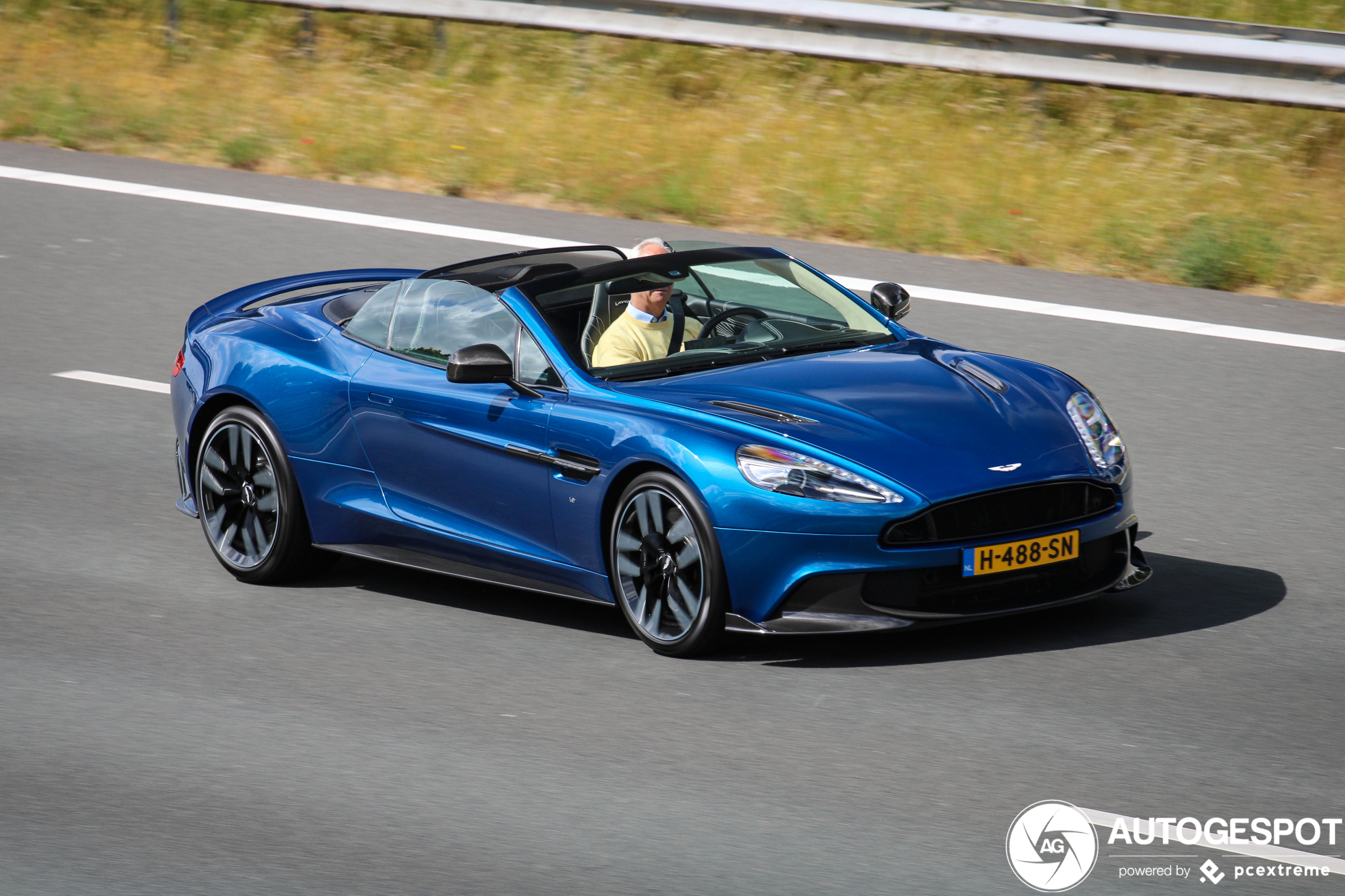 Aston Martin Vanquish S Volante 2017