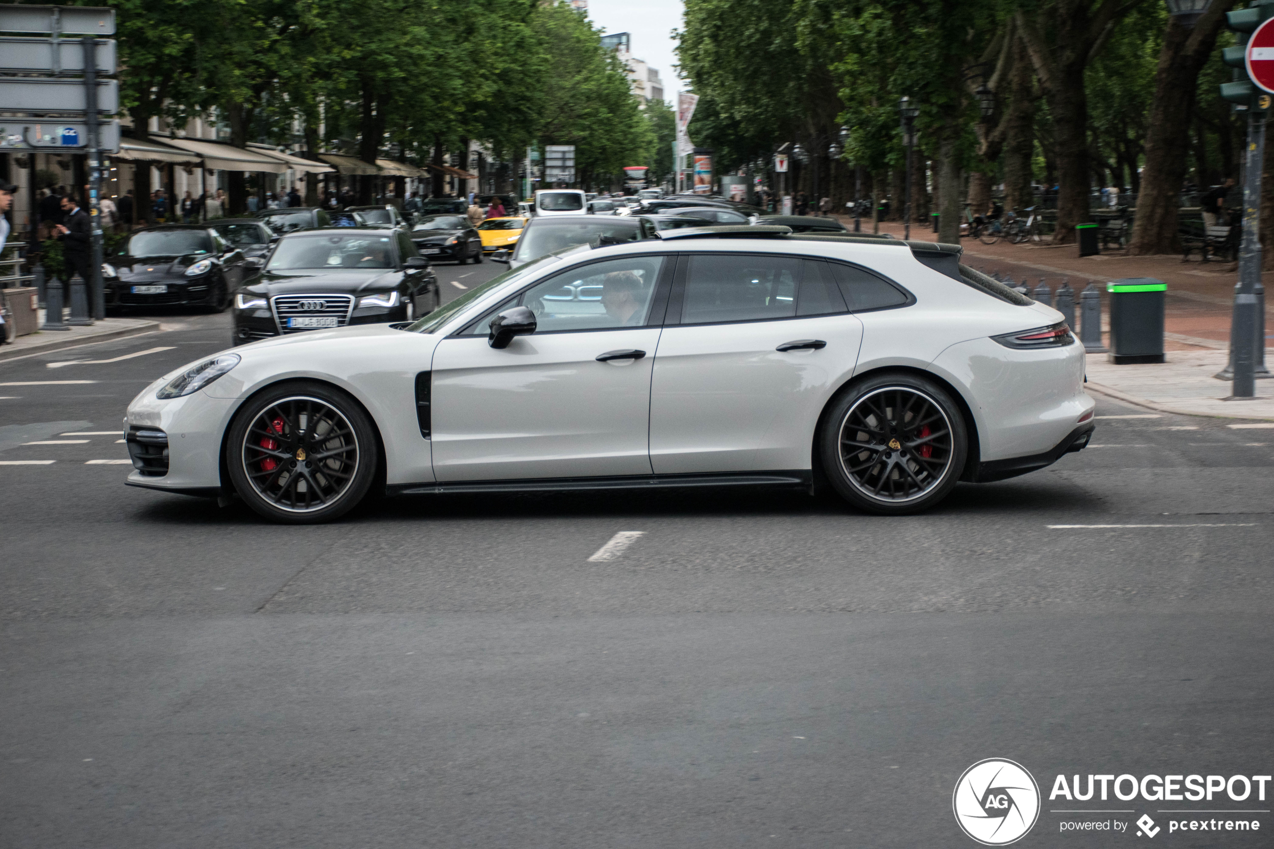 Porsche 971 Panamera GTS Sport Turismo