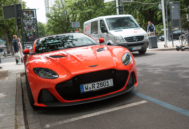 Aston Martin DBS Superleggera Volante