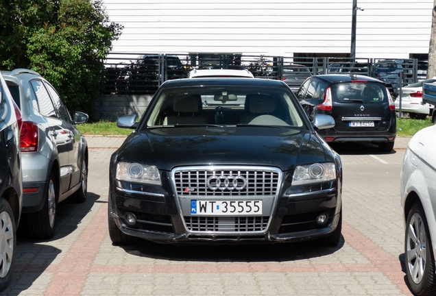 Audi S8 D3