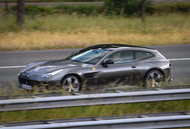 Ferrari GTC4Lusso