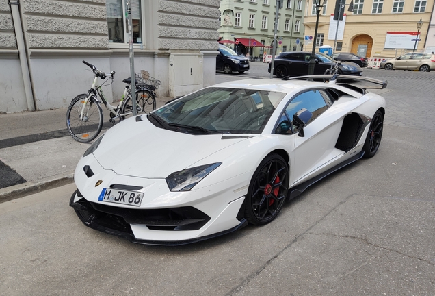 Lamborghini Aventador LP770-4 SVJ