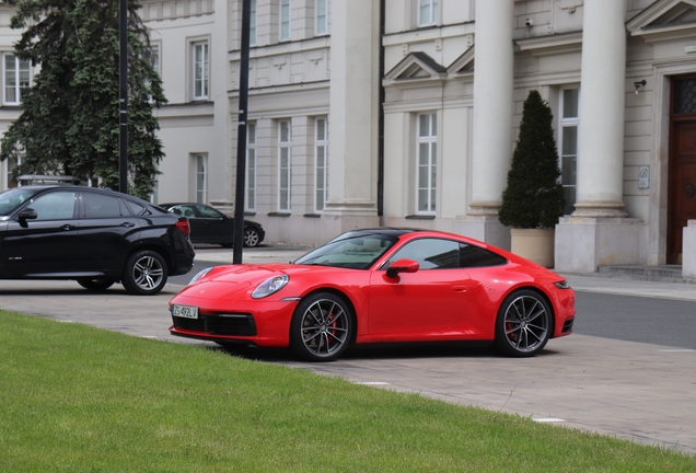 Porsche 992 Carrera 4S