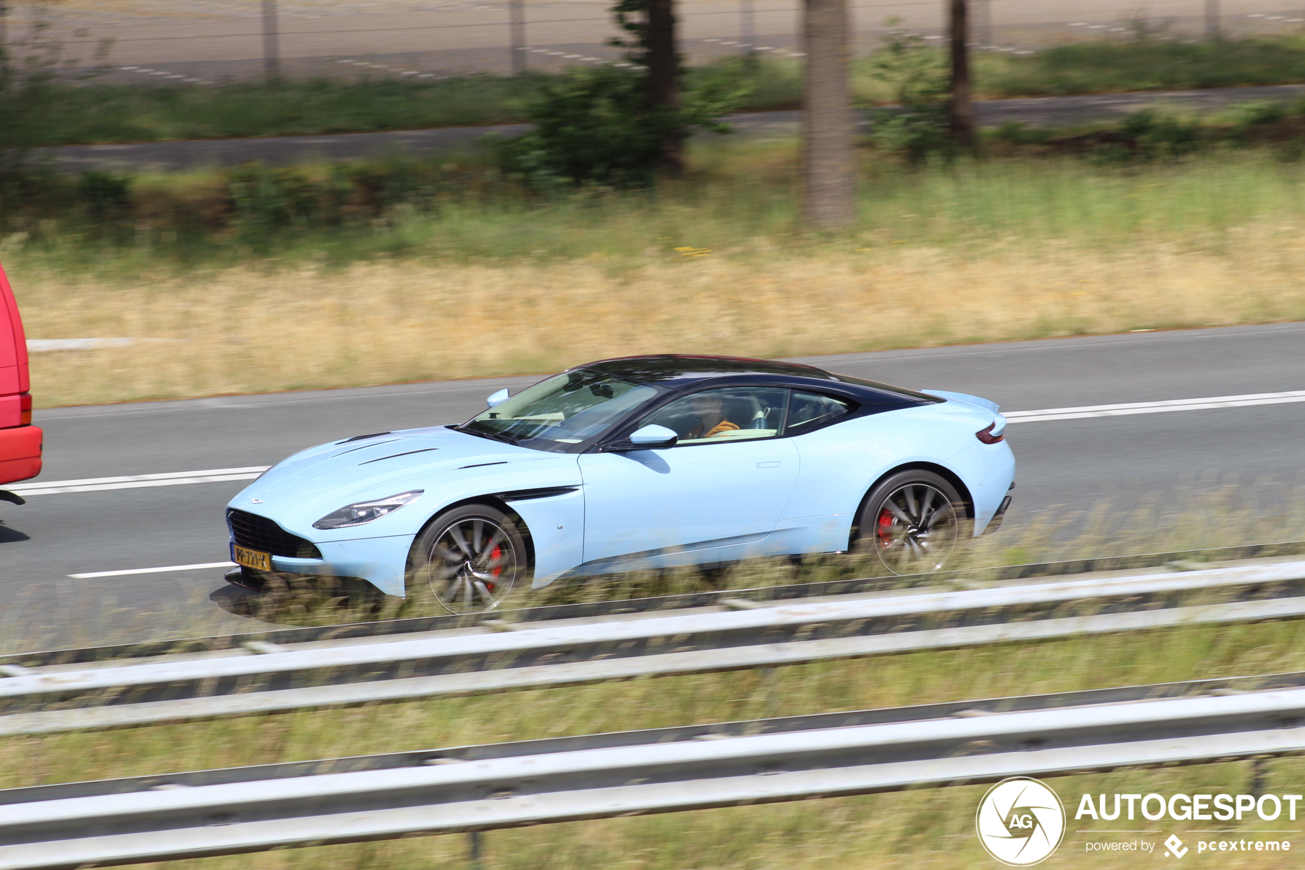 Aston Martin DB11