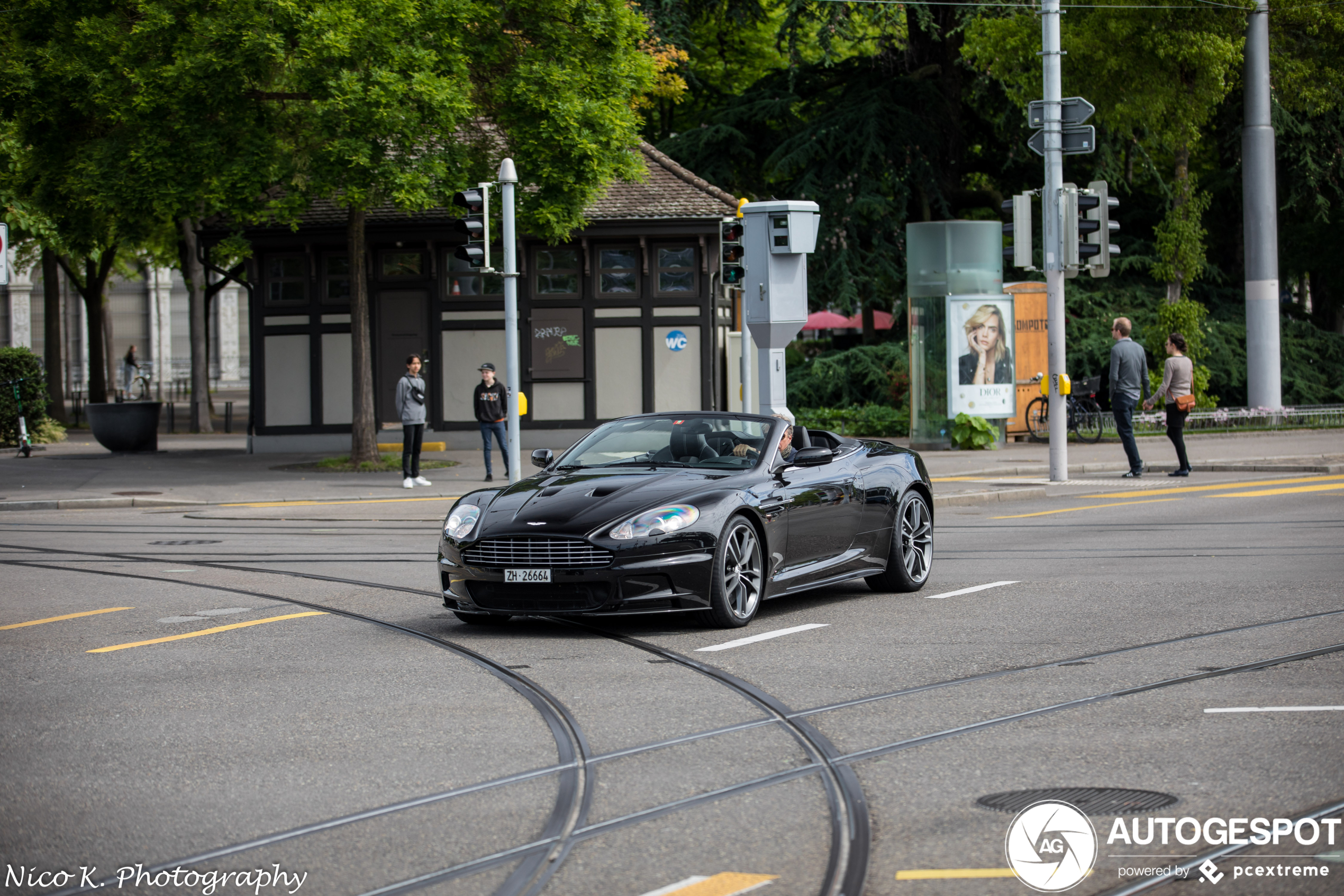 Aston Martin DBS Volante