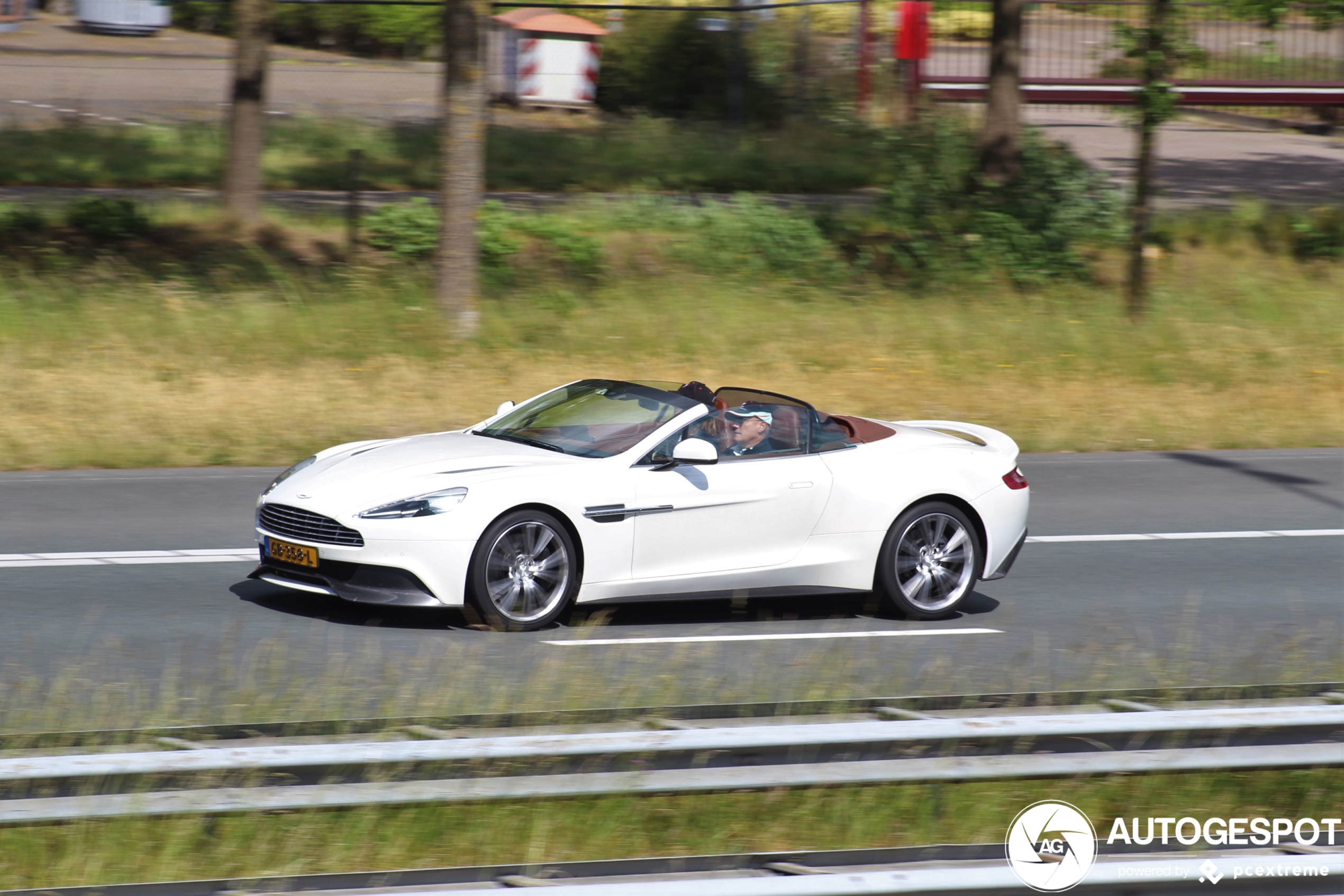 Aston Martin Vanquish Volante