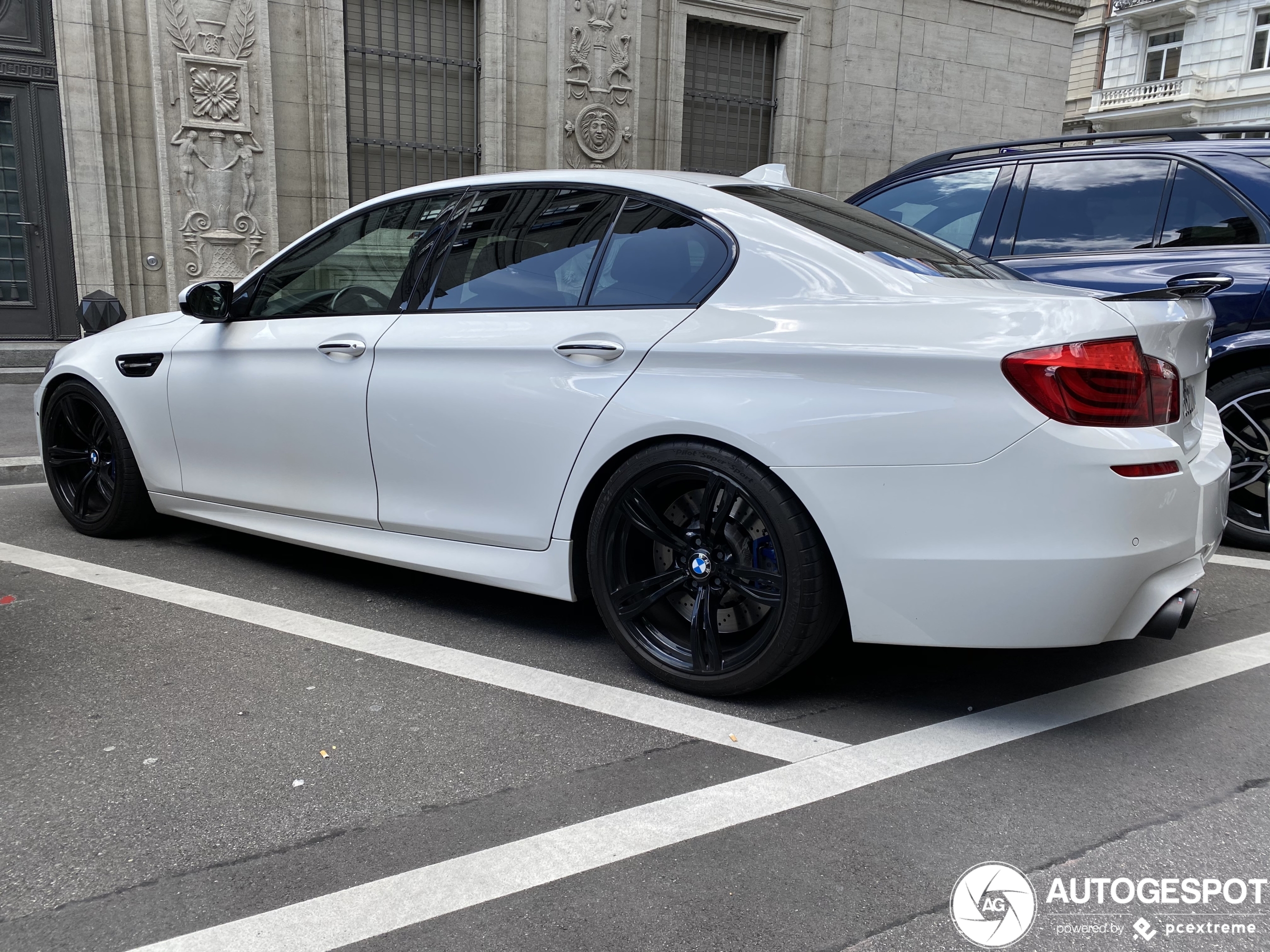 BMW M5 F10 2011