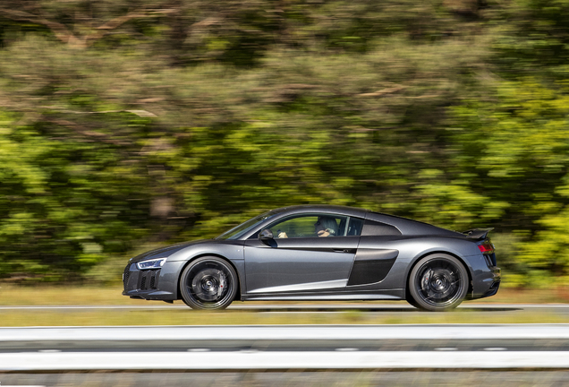 Audi R8 V10 Plus 2015