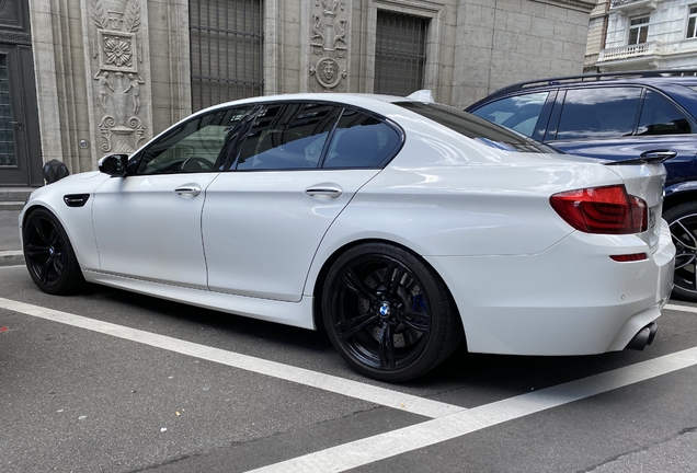 BMW M5 F10 2011