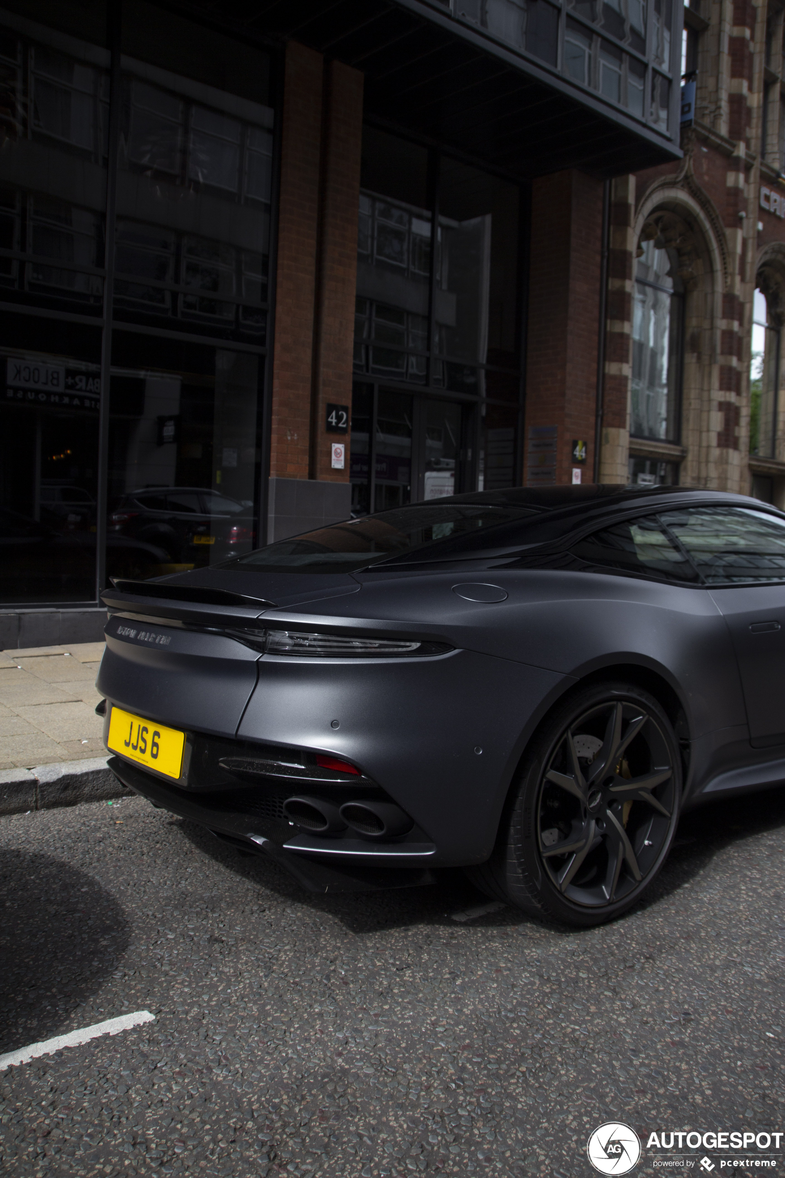 Aston Martin DBS Superleggera