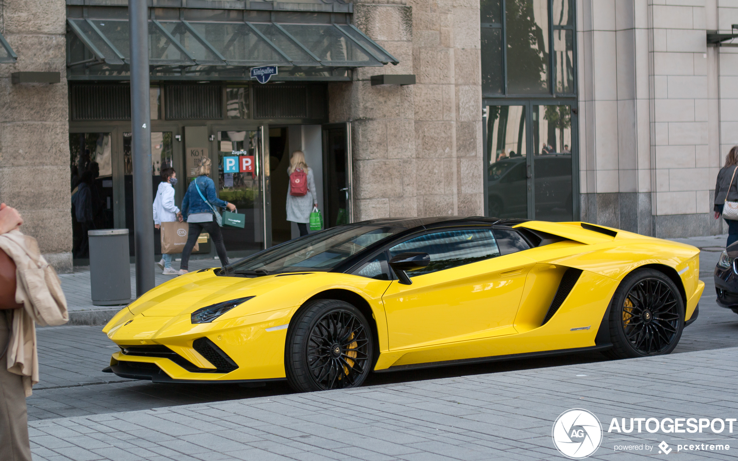 Lamborghini Aventador S LP740-4 Roadster