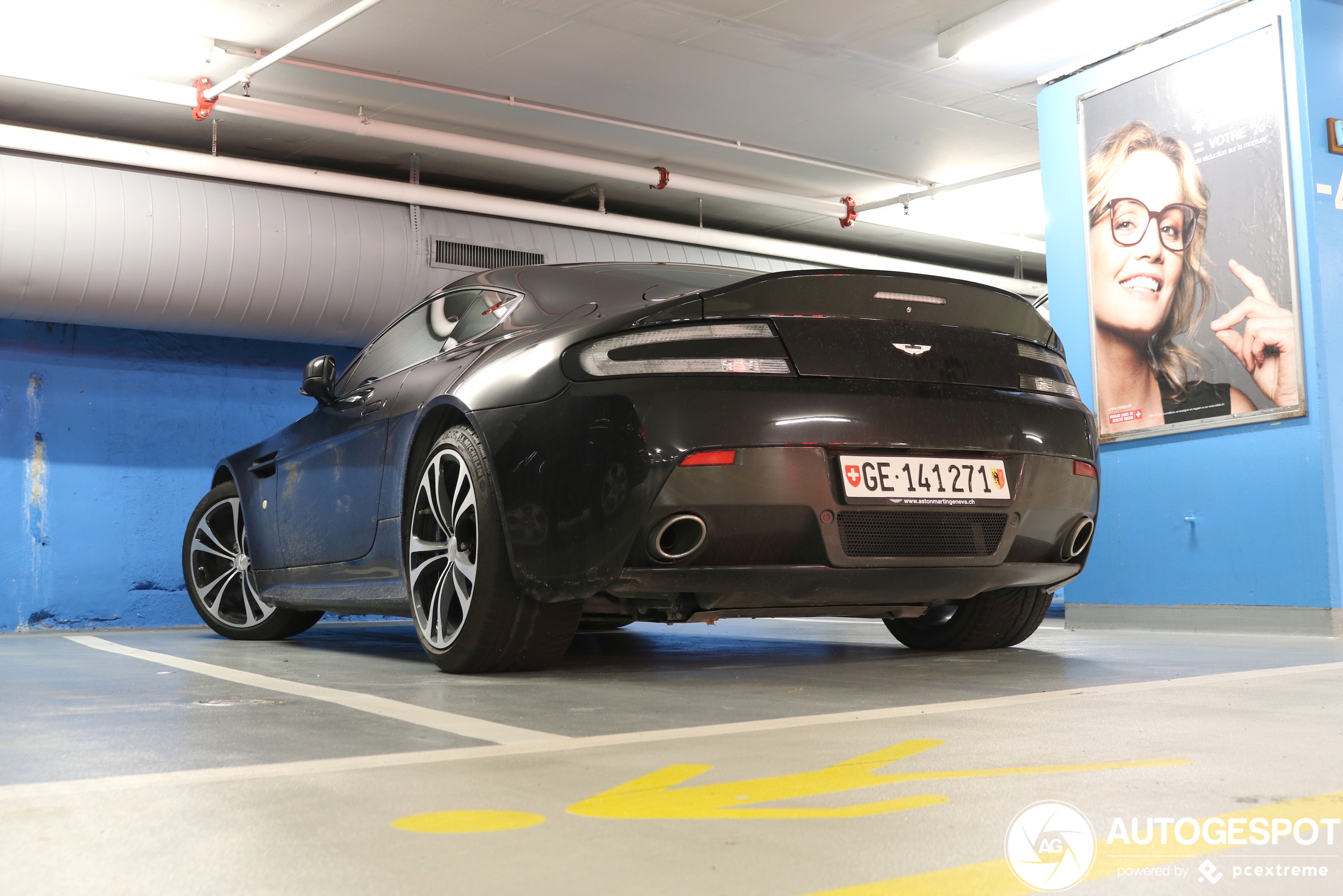 Aston Martin V12 Vantage