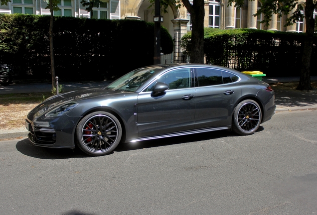 Porsche 971 Panamera Turbo